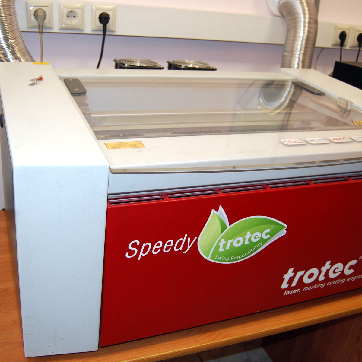 Trotec Speedy лазерный гравёр для изготовления печатей